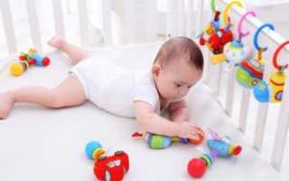 Когда можно давать погремушку новорожденному