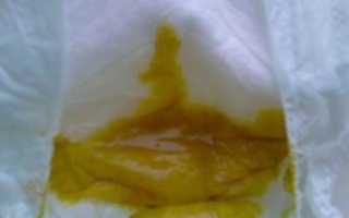 Ребенок какает во время кормления