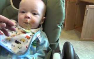 Срыгивает фонтаном ребенок 4 месяца